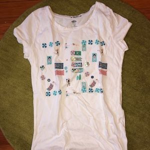 White OldNavy kids t-shirt with beach scene.